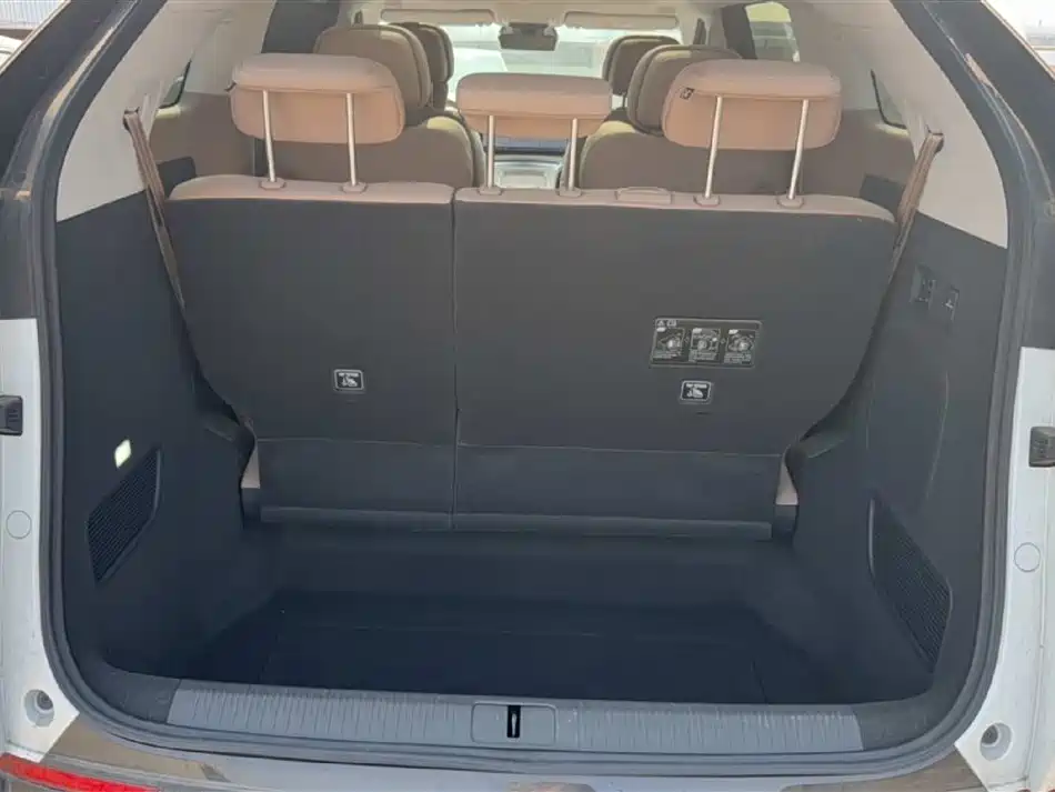 Xpeng X9 2025 pure electric 740 long battery life Max купить на сайте DeffCars