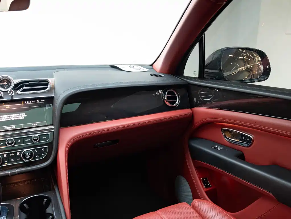 Bentayga 2021 4.0T V8 купить на сайте DeffCars