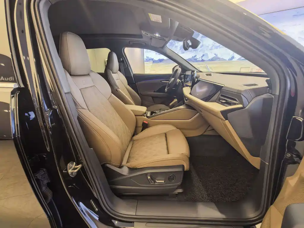 Audi Q5L 2026 2.0T Exclusive Edition for Ten Million Users купить на сайте DeffCars