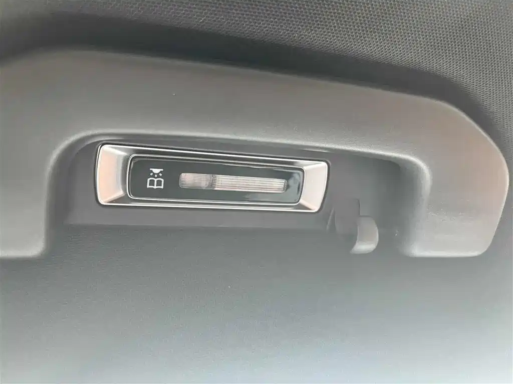 Mercedes-Benz GLC New Energy 2025 350 e L 4MATIC Collector's Edition купить на сайте DeffCars