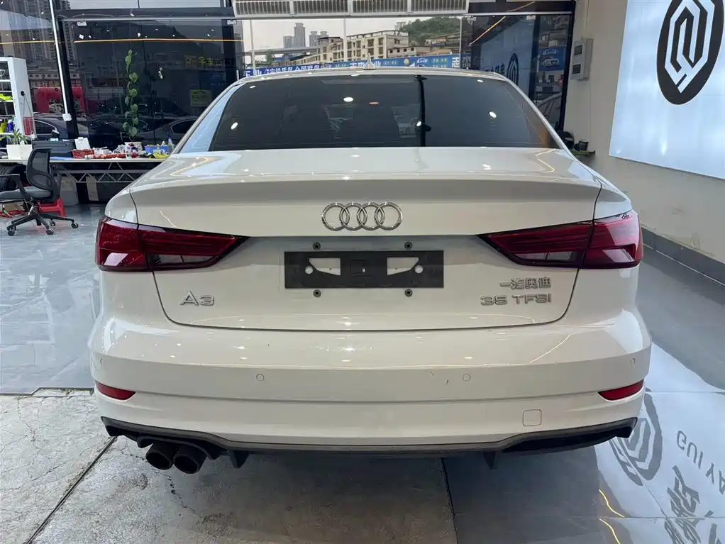 Audi A3 2018 30th Anniversary Limousine 35 TFSI Fashion купить на сайте DeffCars