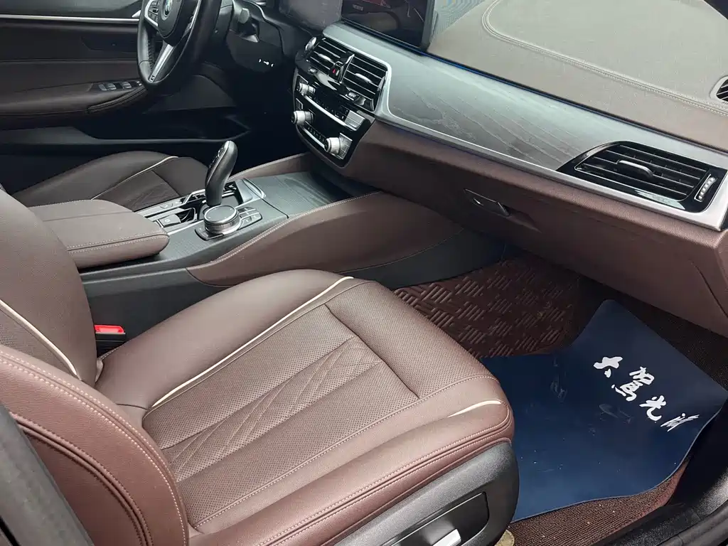 BMW 5 Series New Energy 2022 535Le M Sports Package купить на сайте DeffCars