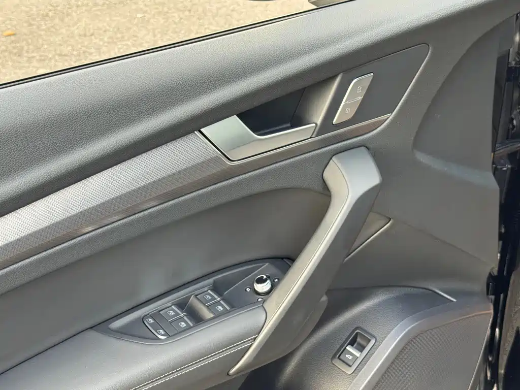 Audi Q5L 2024 40 TFSI luxury and dynamic model купить на сайте DeffCars