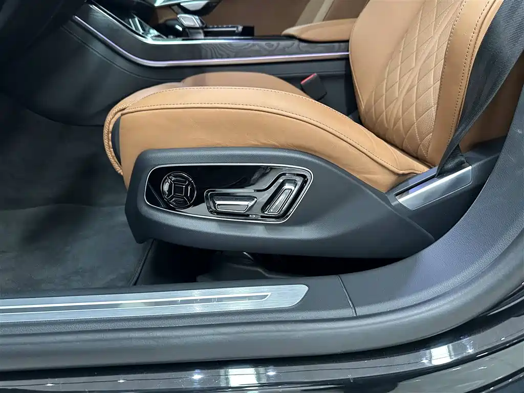 Audi A8 2023 A8L 50 TFSI quattro Premium Selection купить на сайте DeffCars