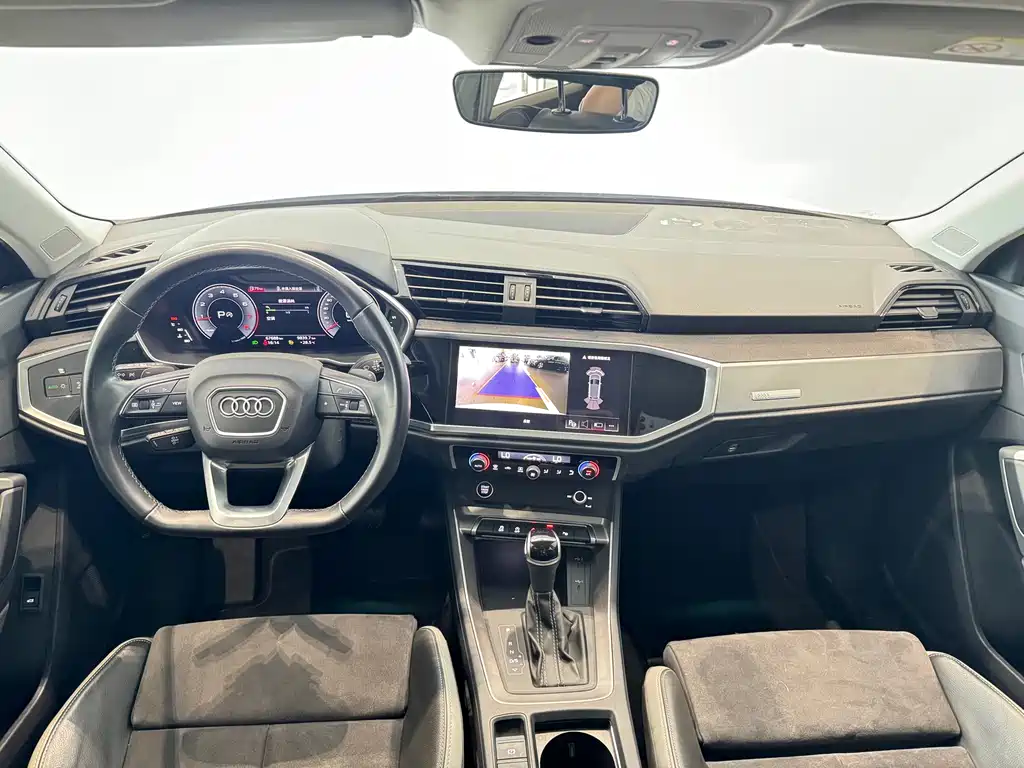 Audi Q3 2023 35 TFSI Fashionable and Dynamic (1.5T) купить на сайте DeffCars
