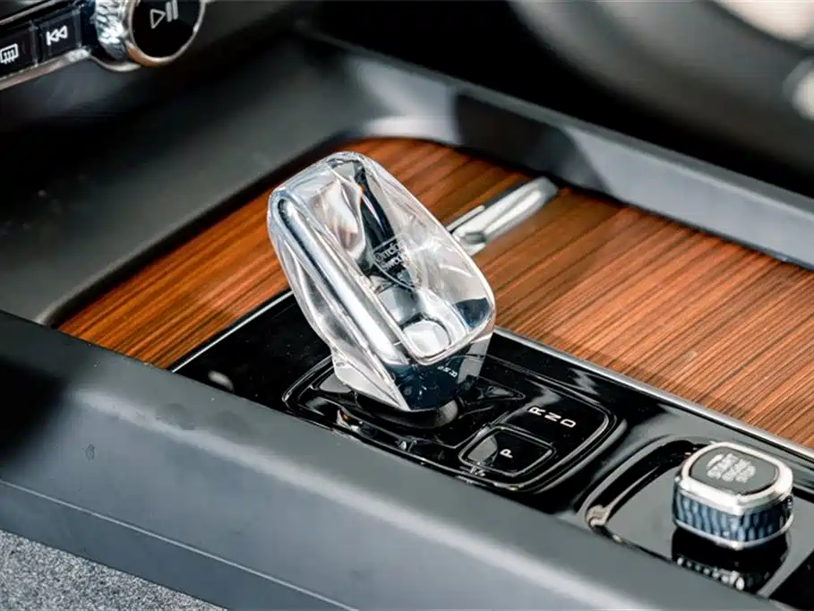 Volvo XC60 2025 B5 four-wheel drive Zhiyuan luxury version купить на сайте DeffCars