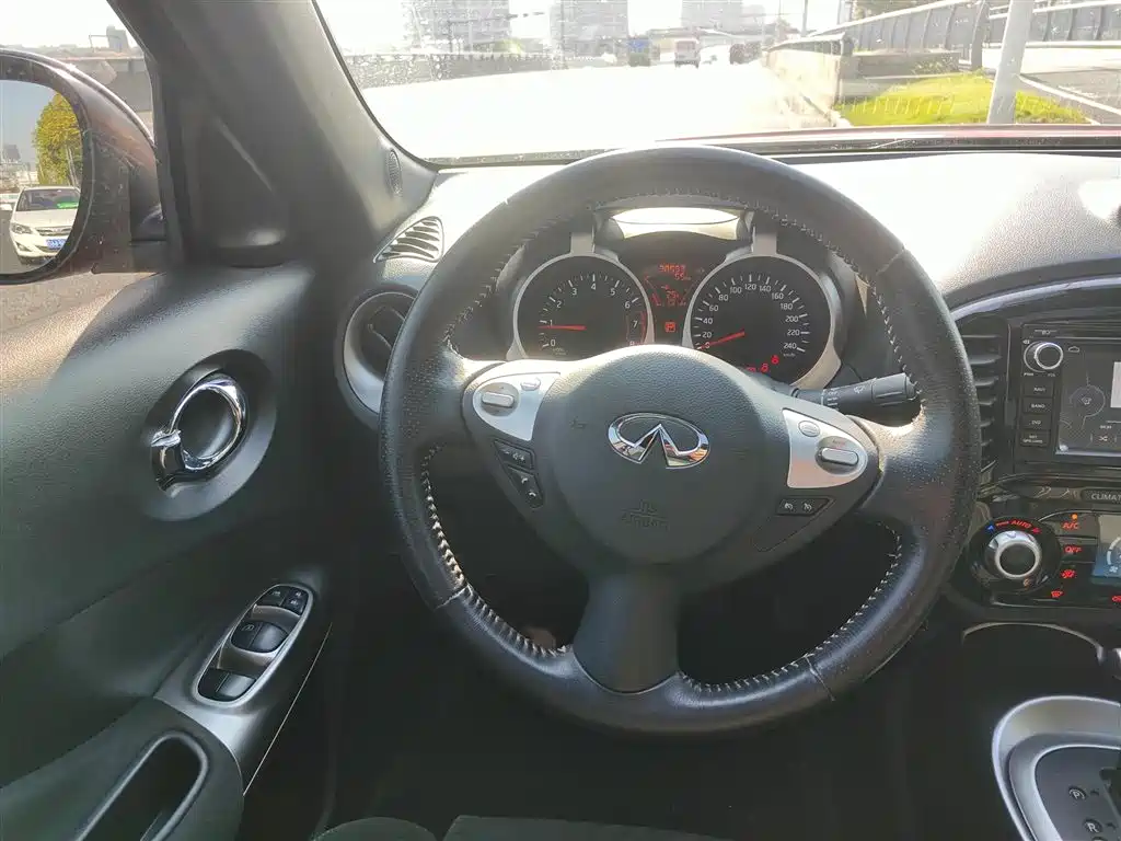 Infiniti ESQ 2014 1.6L Straightforward Edition купить на сайте DeffCars