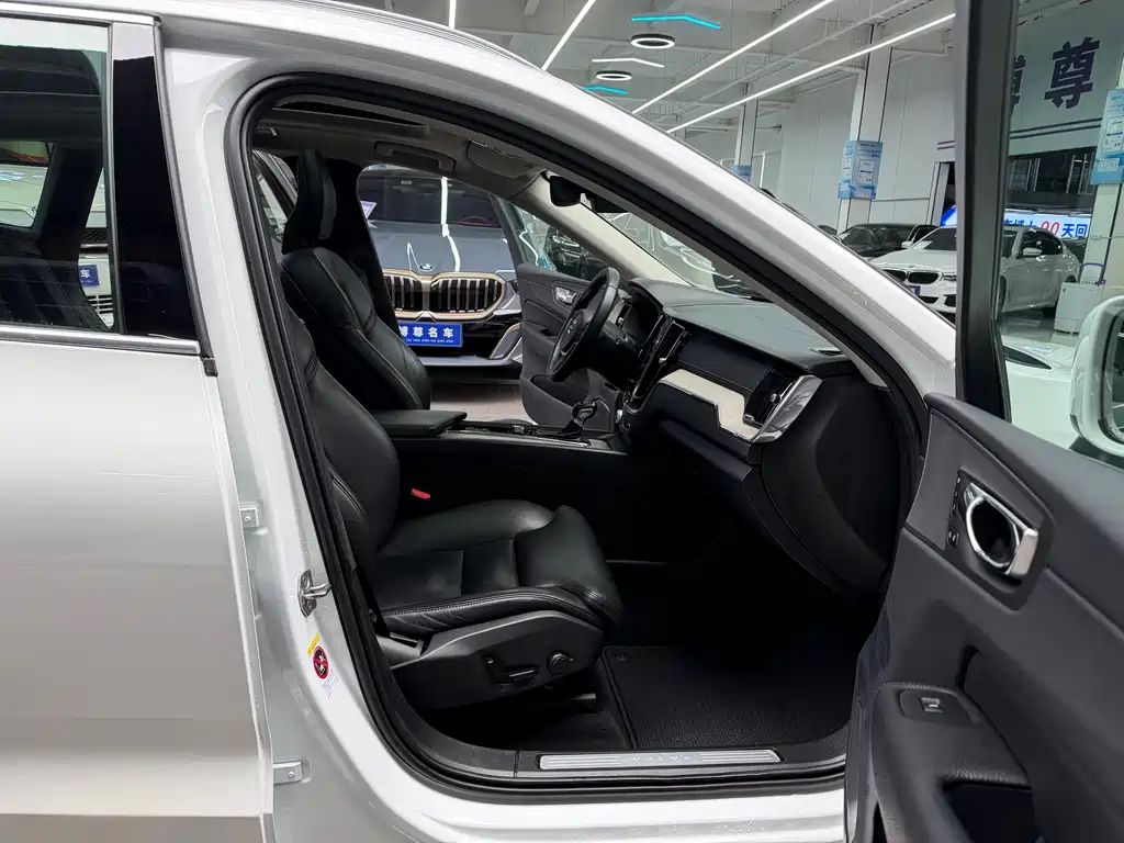 Volvo XC60 2018 T5 four-wheel drive Zhiya Luxury Edition купить на сайте DeffCars