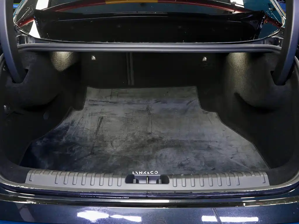 Lynk & Co 07 EM-P 2026 Model 126 Long Battery Life Ultra купить на сайте DeffCars
