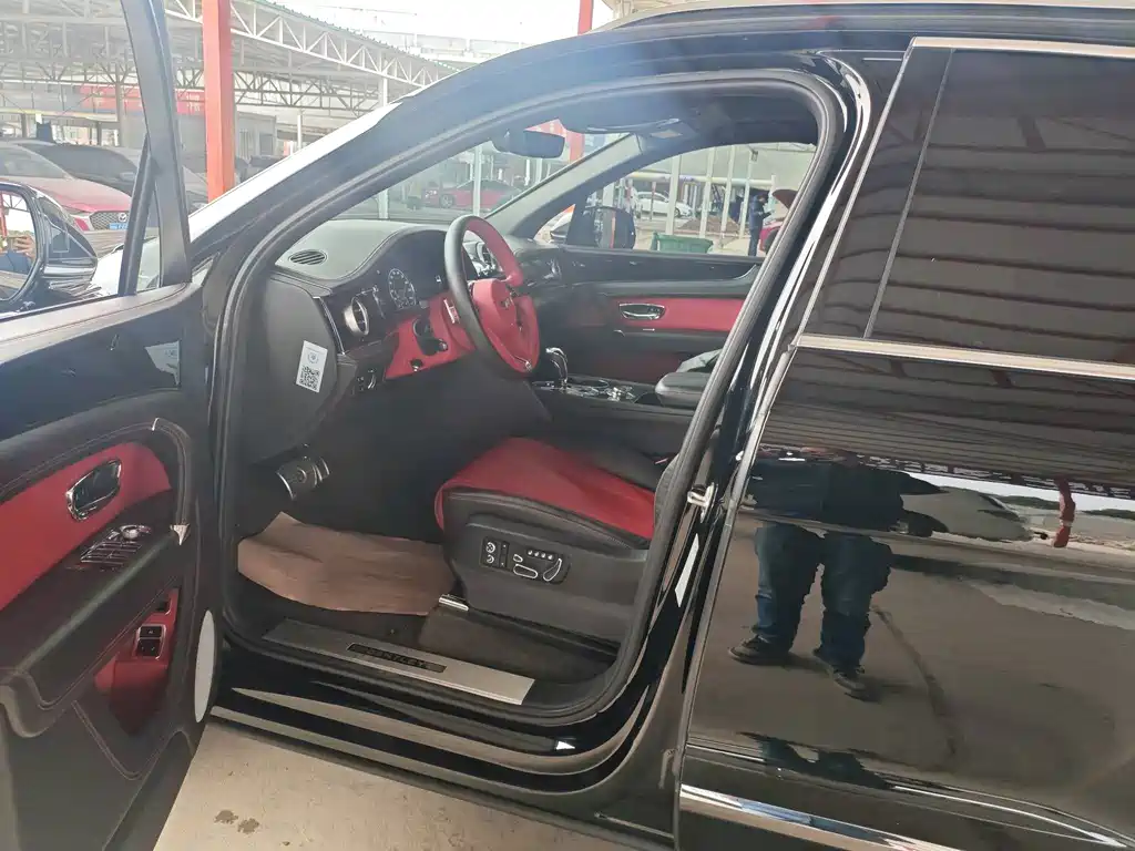 Bentayga 2018 4.0T V8 купить на сайте DeffCars