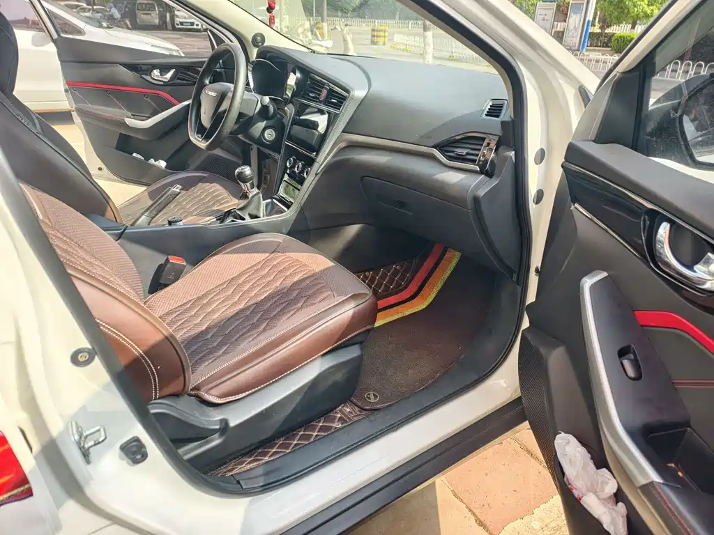 Venucia D60 2020 1.6L Entry Manual Comfort Edition купить на сайте DeffCars