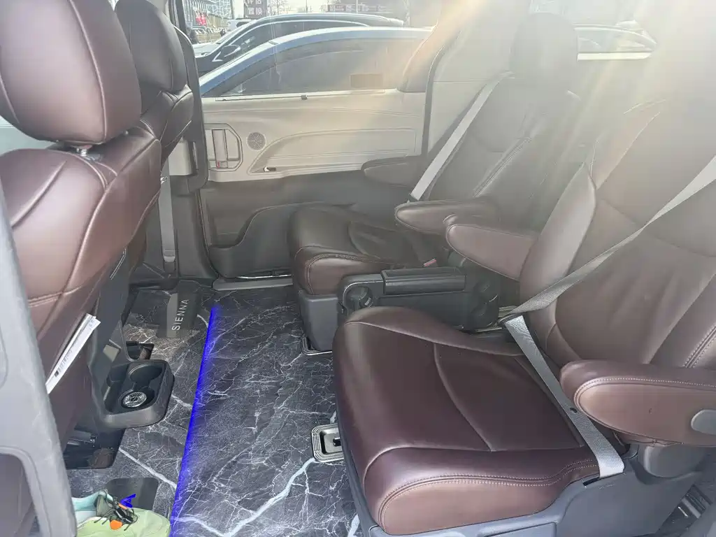 SIENNA 2023 2.5L Hybrid Comfort Edition купить на сайте DeffCars
