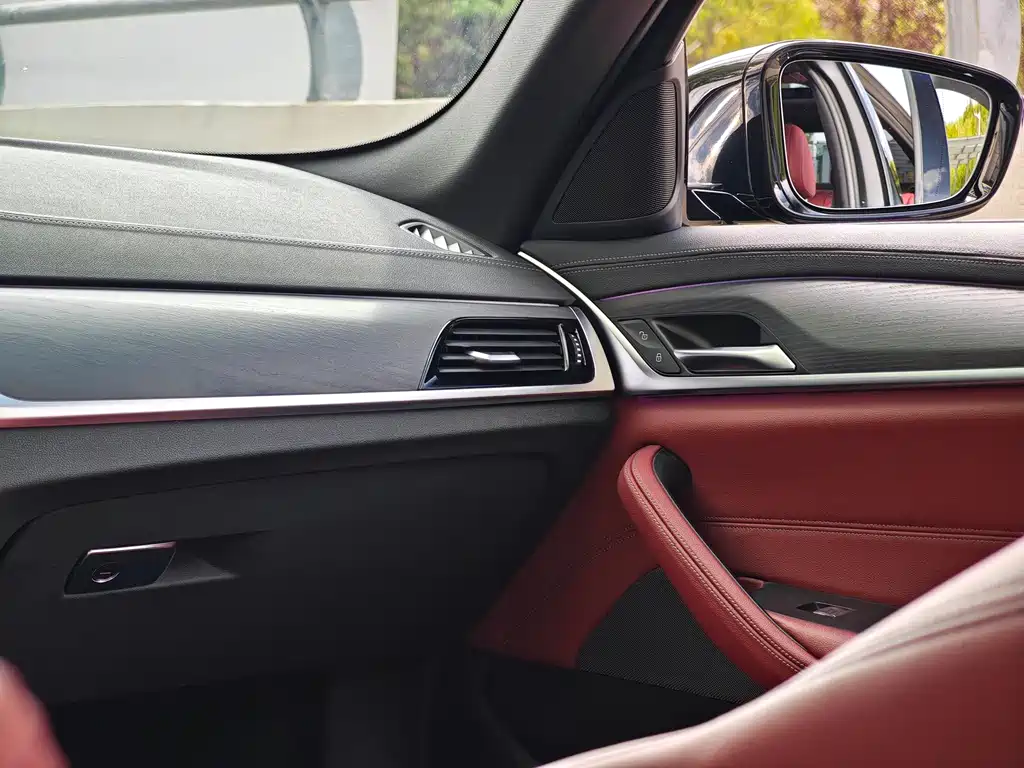 BMW 5 Series 2023 530Li Leading M Sports Package купить на сайте DeffCars