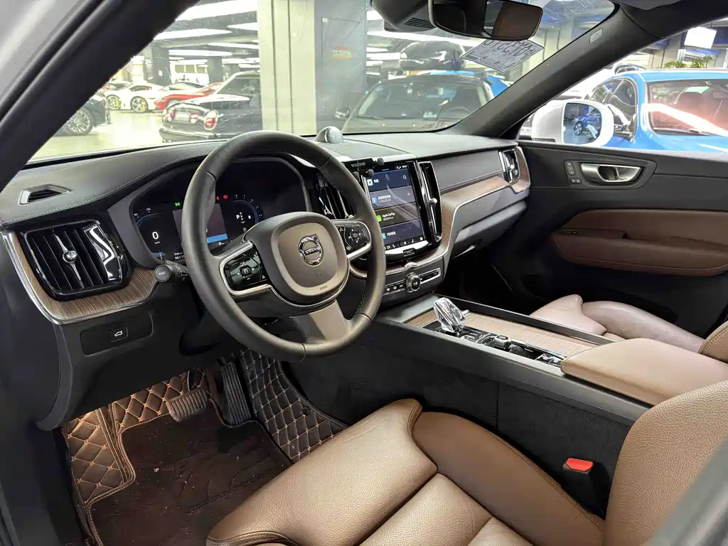 Volvo XC60 2024 B5 four-wheel drive Zhiyuan Deluxe Edition купить на сайте DeffCars