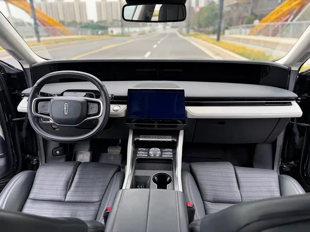 Voyager 2023 2.0T four-wheel drive Zunrui version купить на сайте DeffCars