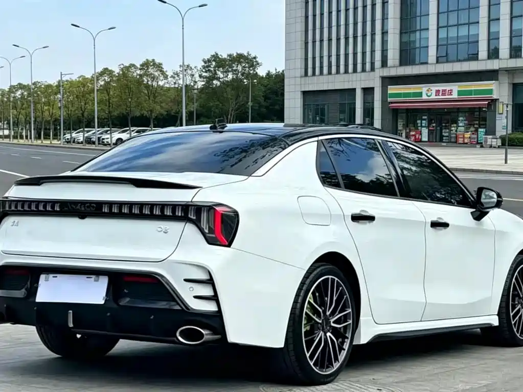 Lynk & Co 03 2023 1.5TD DCT Pro купить на сайте DeffCars