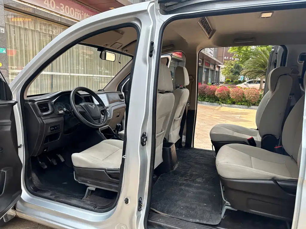 Wuling Hongguang V 2021 1.5L facelift version LAR купить на сайте DeffCars