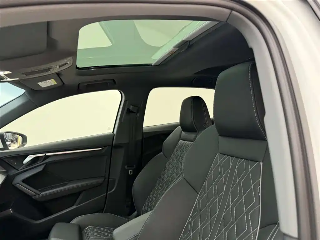 Audi A3 2026 A3L Limousine 35TFSI Flying Spur Exclusive купить на сайте DeffCars