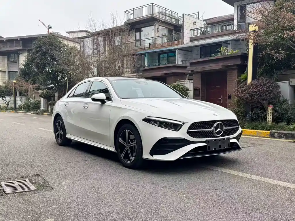 Mercedes-Benz A-Class 2024 A 200 L Fashion купить на сайте DeffCars