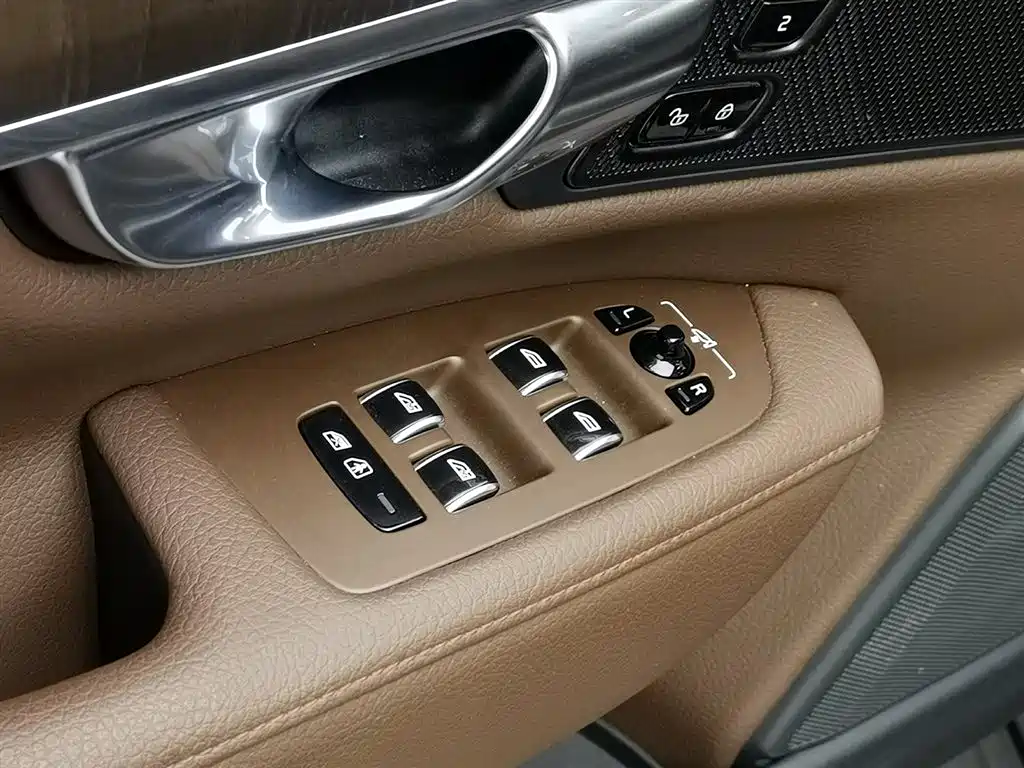 Volvo S90 2021 B5 Zhiyuan Luxury Edition купить на сайте DeffCars