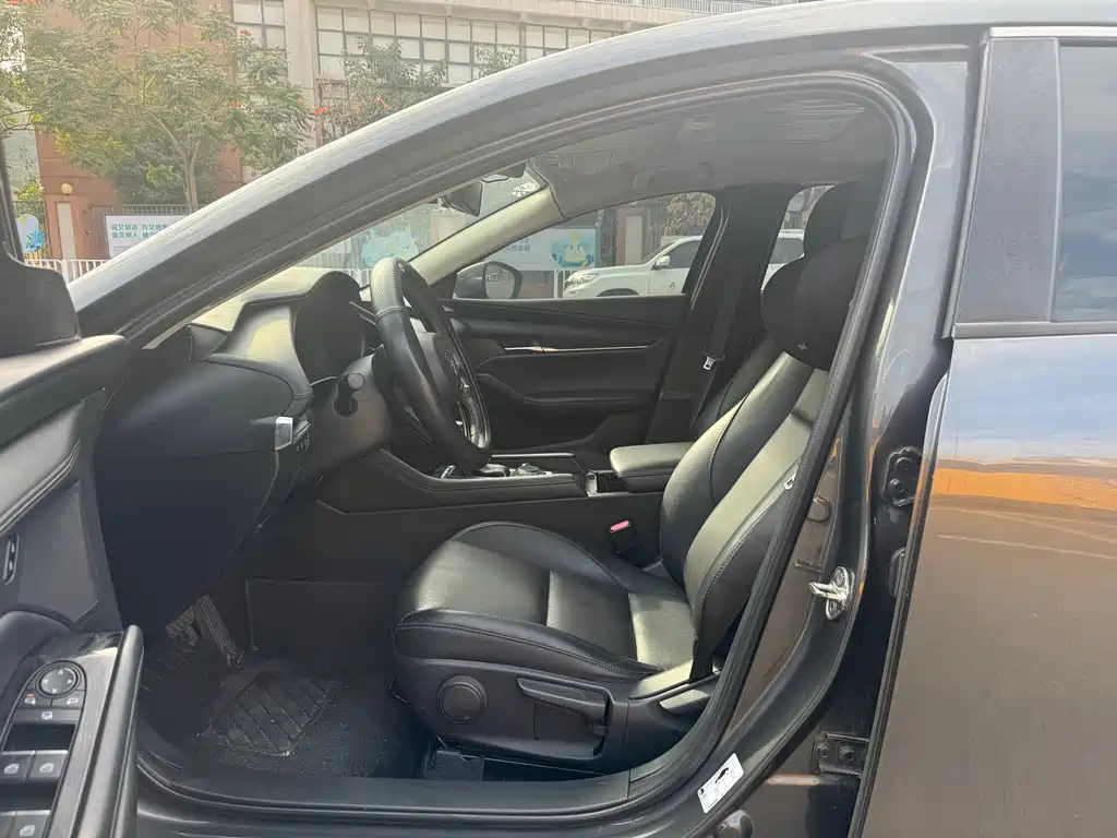 Mazda3 Angkesela 2020 2.0L Automatic Premium Edition купить на сайте DeffCars