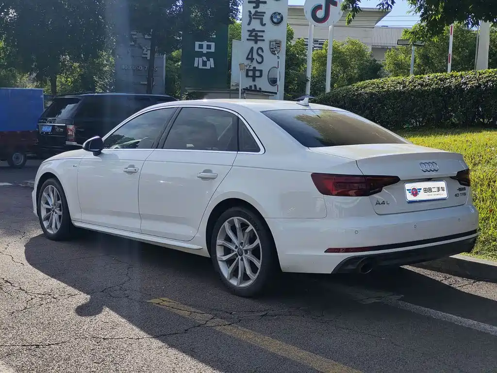 Audi A4L 2018 30th Anniversary Model 40 TFSI Fashion Model купить на сайте DeffCars