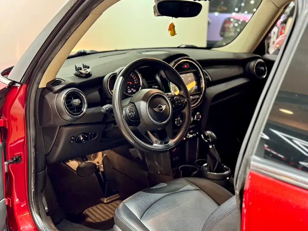 Mini 2016 1.2T one avant-garde купить на сайте DeffCars