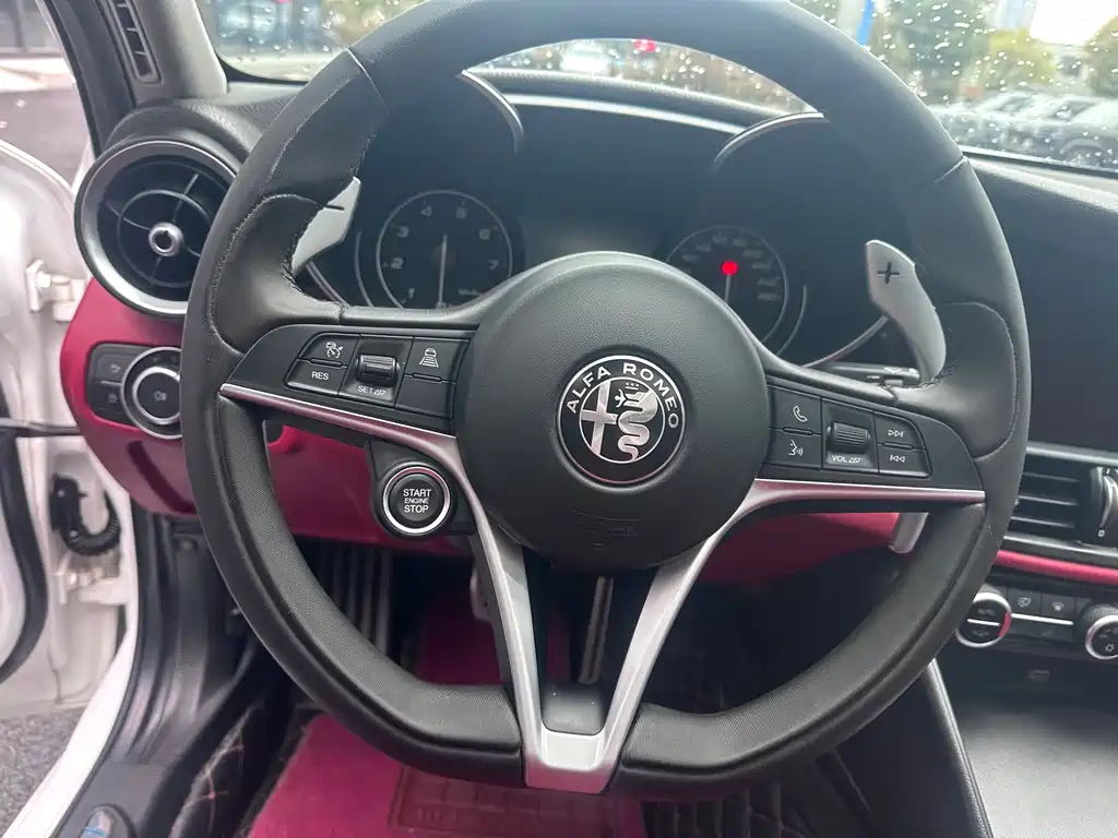 Giulia 2017 2.0T 200HP Deluxe Edition купить на сайте DeffCars