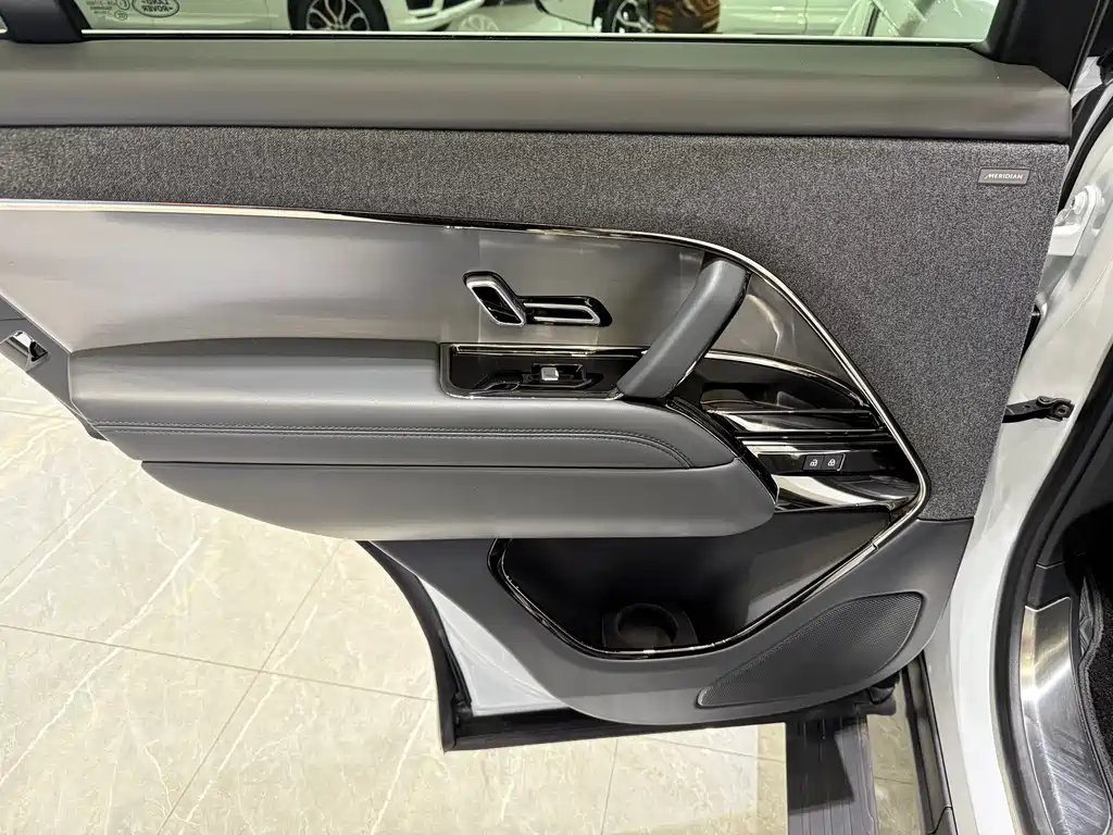 Range Rover Sport 2024 360PS S купить на сайте DeffCars