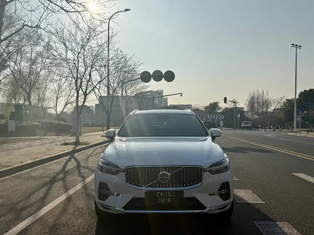 Volvo XC60 2023 B5 four-wheel drive Zhiyuan Deluxe Edition купить на сайте DeffCars