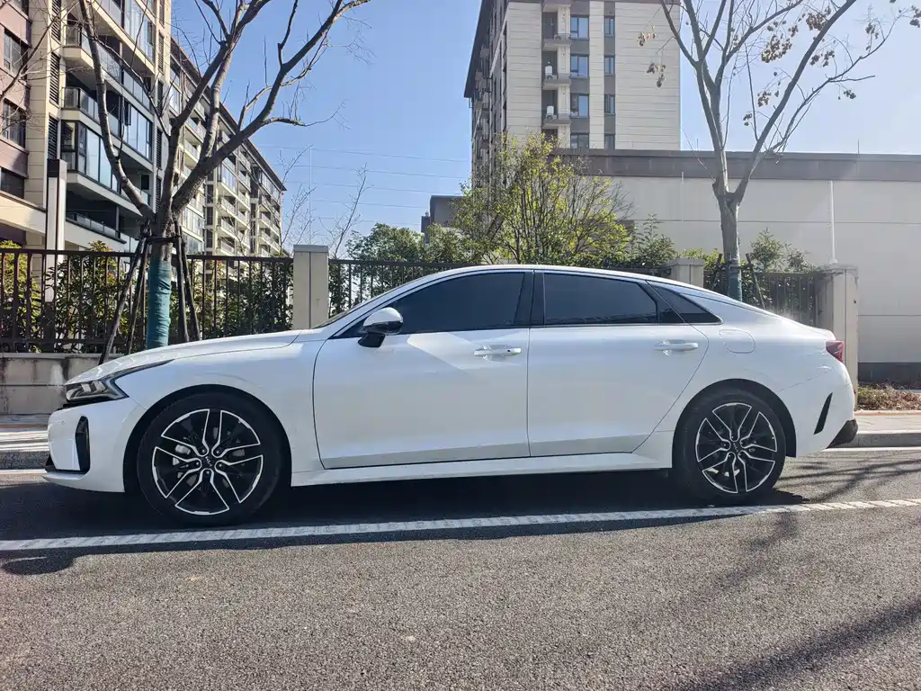 Kia K5 2025 2.0T flagship version купить на сайте DeffCars