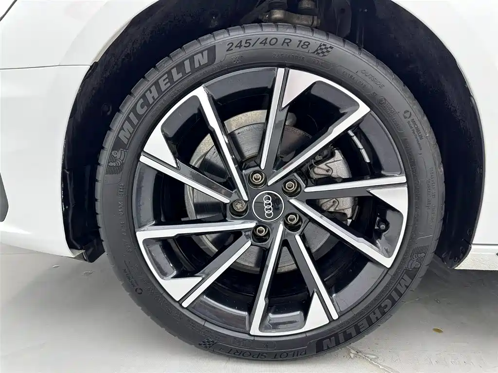Audi A4L 2023 40 TFSI luxury and dynamic model купить на сайте DeffCars