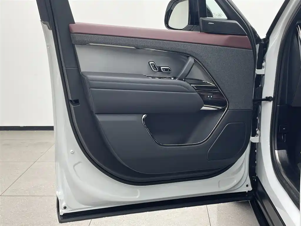 Range Rover Sport 2024 400PS Dynamic SE купить на сайте DeffCars