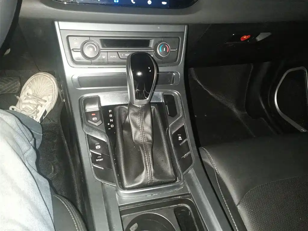 Emgrand 2019 Leading Edition 1.5L CVT Luxury Type National VI купить на сайте DeffCars