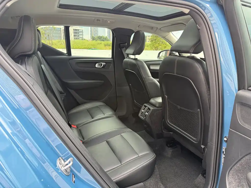Volvo XC40 2023 B4 four-wheel drive Zhiyuan Deluxe Edition купить на сайте DeffCars