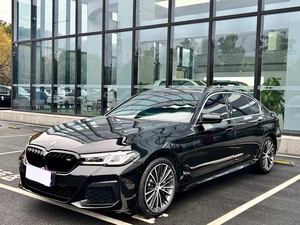 BMW 5 Series 2022 530Li Leading M Sports Package купить на сайте DeffCars
