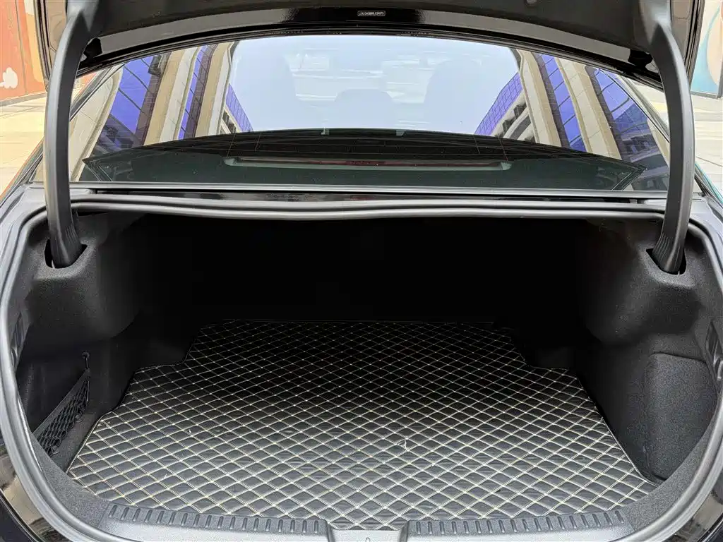 Mercedes-Benz E-Class 2024 E 300 L Luxury Model купить на сайте DeffCars