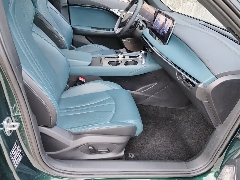 MG7 2023 2.0T Automatic Beauty Hunting Exclusive Edition купить на сайте DeffCars