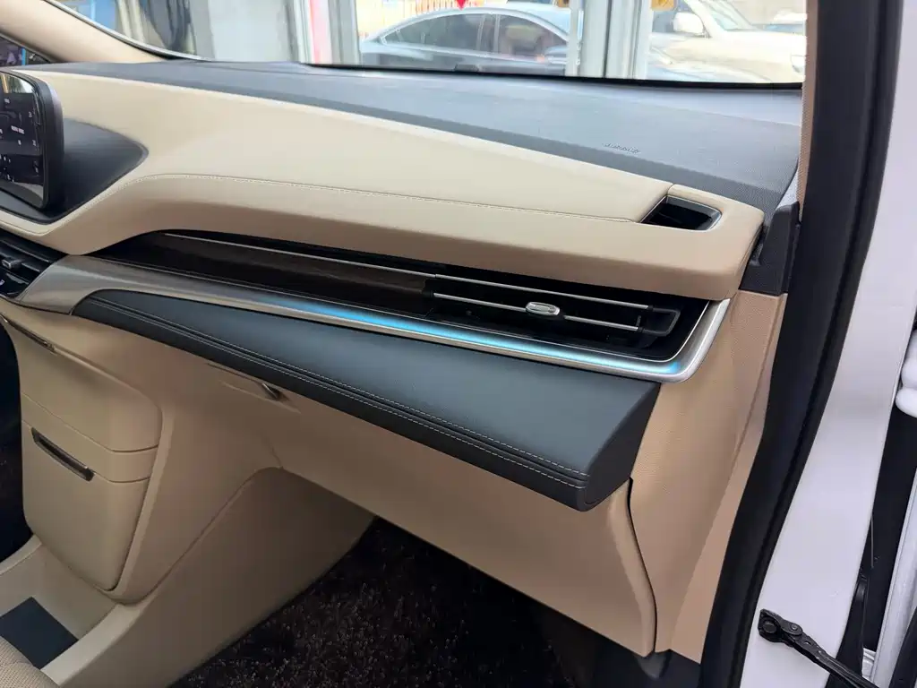 Century 2023 2.0T seven-seat premium model купить на сайте DeffCars