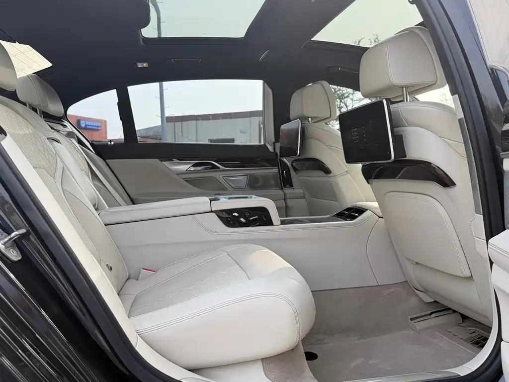 BMW 7 Series 2016 750Li xDrive four-seat version купить на сайте DeffCars