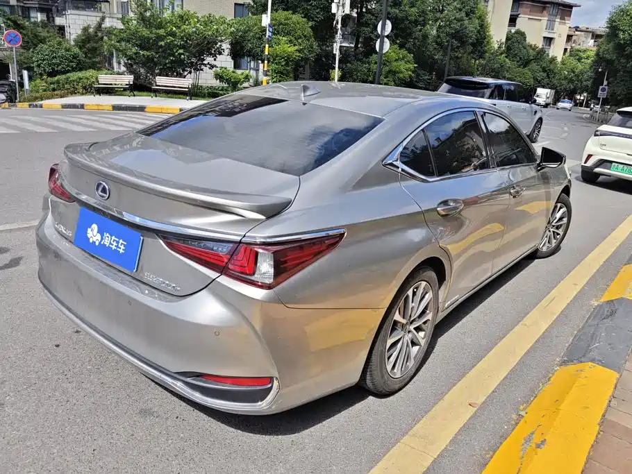 Lexus ES 2021 300h Excellence Edition купить на сайте DeffCars