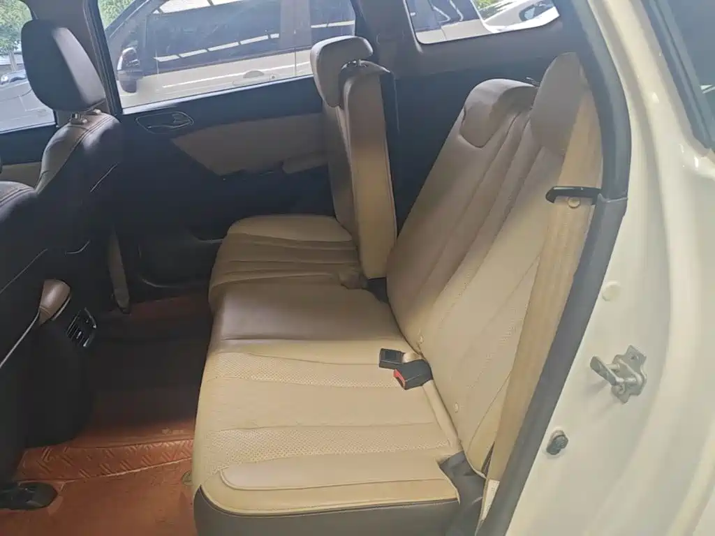Baojun 310W 2017 1.5L manual fashion model National V купить на сайте DeffCars