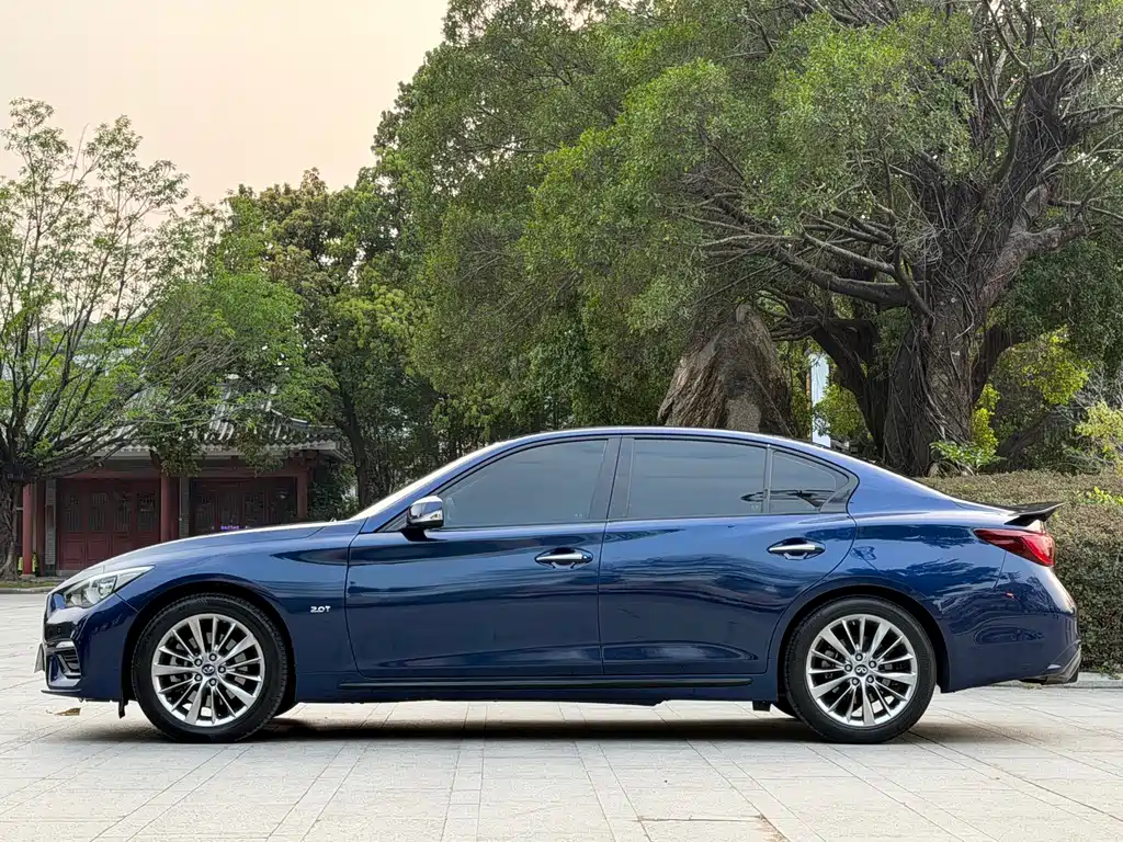 Infiniti Q50L 2018 2.0T Premium Edition National VI купить на сайте DeffCars
