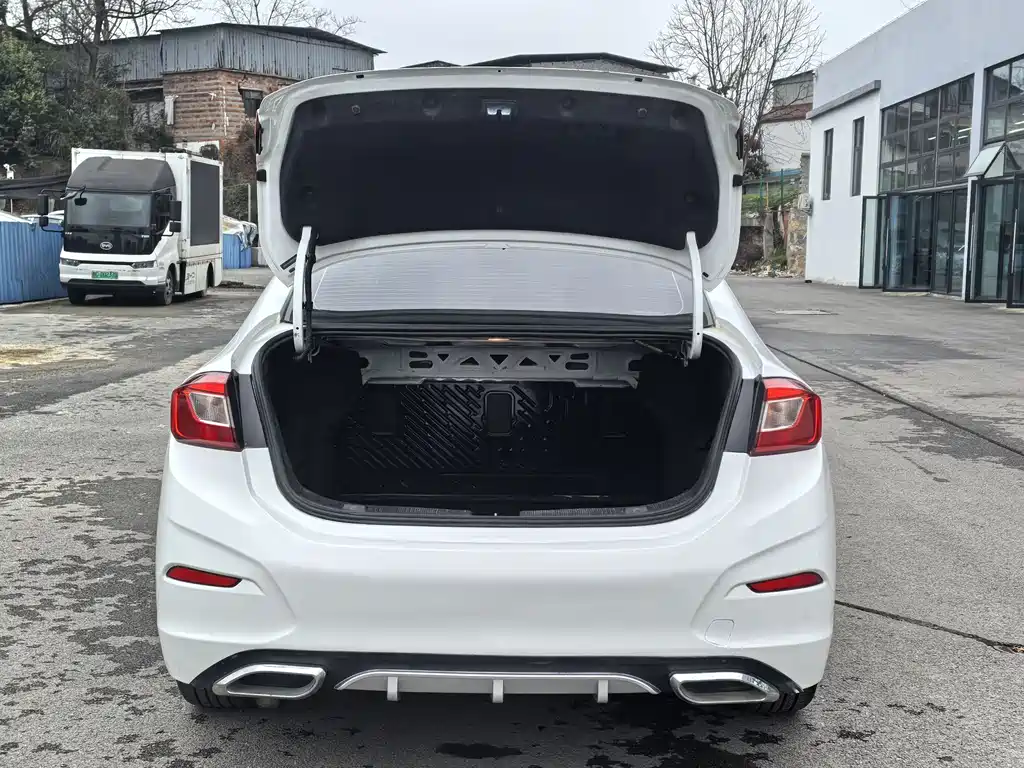 Cruze 2017 1.5L Automatic Pioneer Sunroof Edition купить на сайте DeffCars