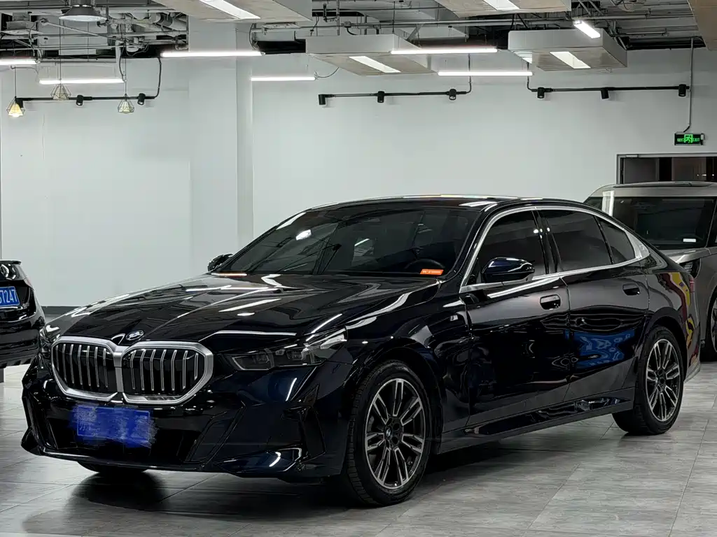 BMW 5 Series 2024 530Li Leading M Sports Package купить на сайте DeffCars