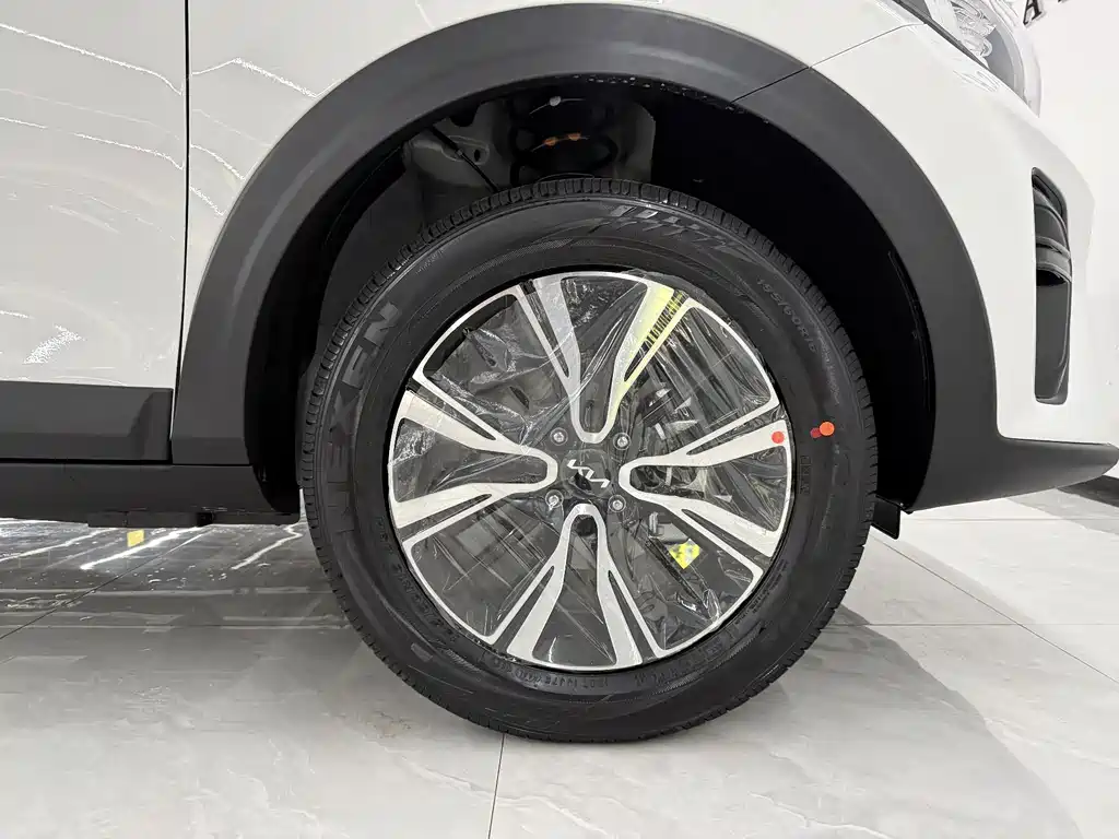 Yipao 2026 1.4L sunroof version купить на сайте DeffCars
