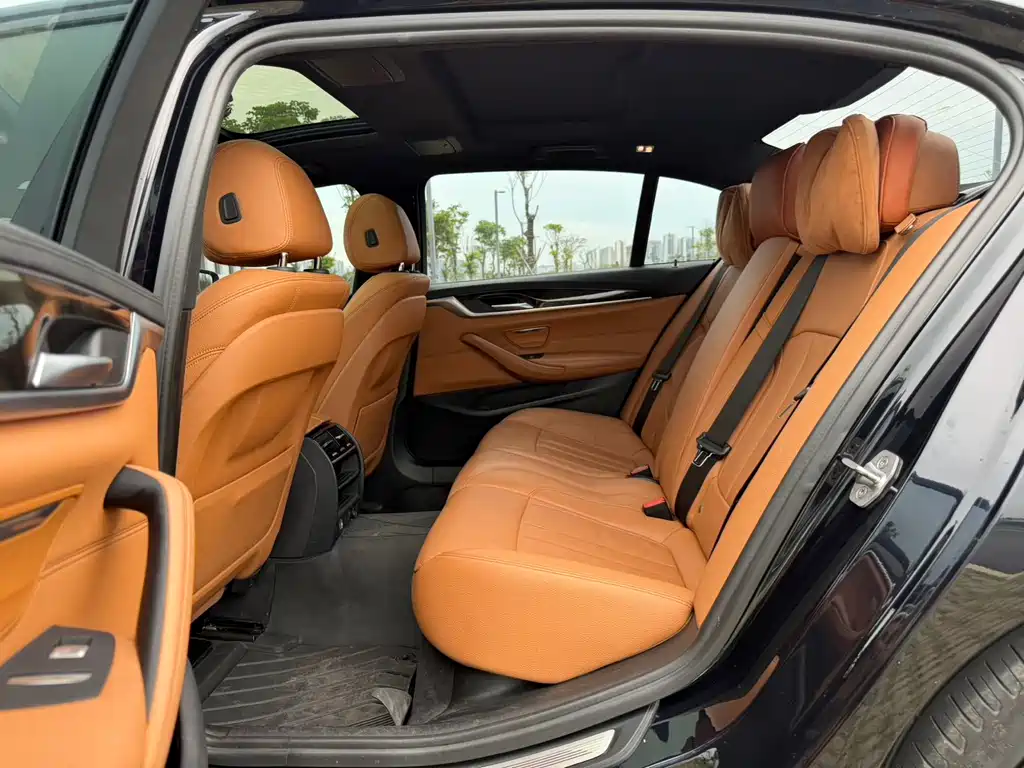 BMW 5 Series 2018 facelift 530Li leading M sports package купить на сайте DeffCars