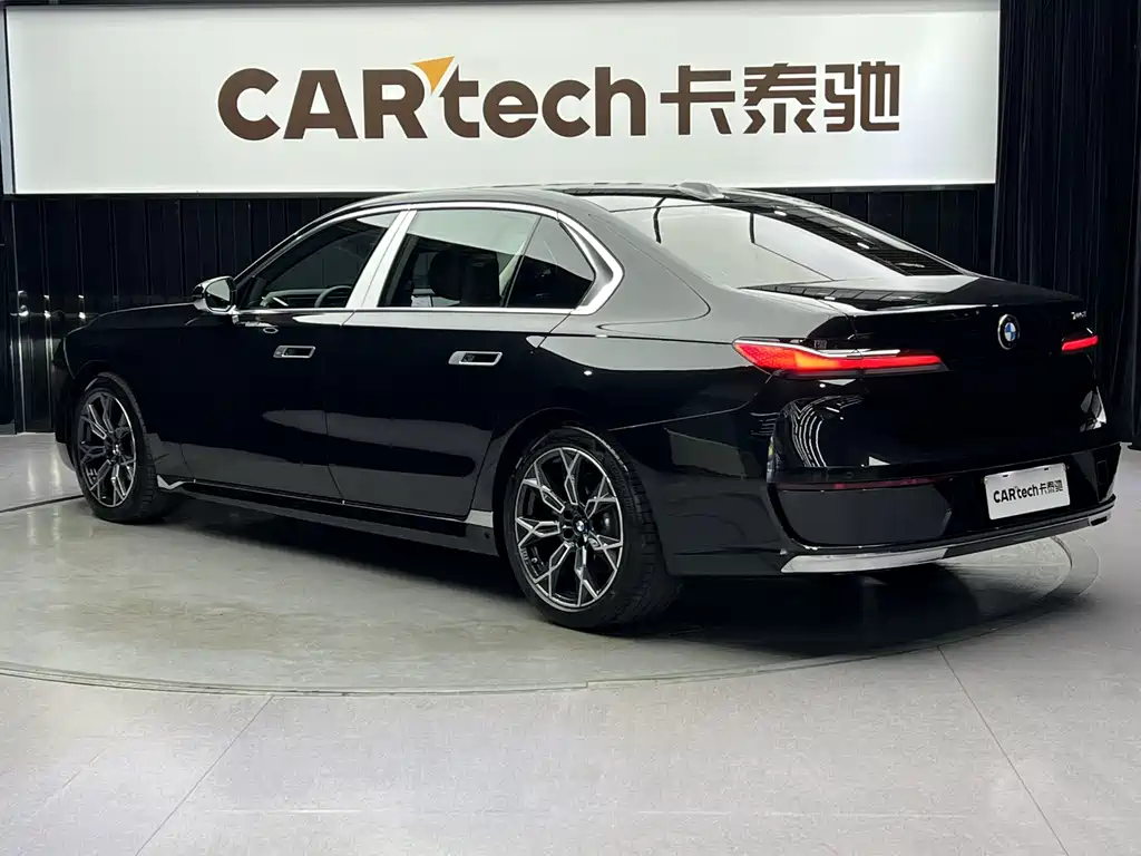 BMW 7 Series 2023 735Li Luxury Package купить на сайте DeffCars