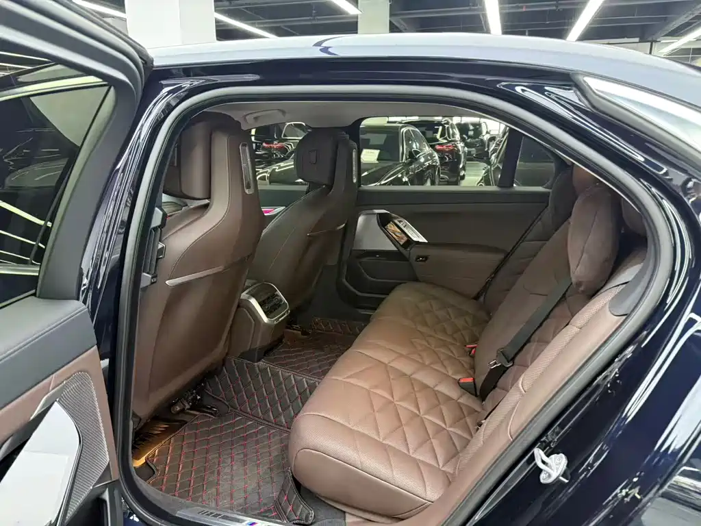 BMW 7 Series 2023 735Li M Sports Package купить на сайте DeffCars
