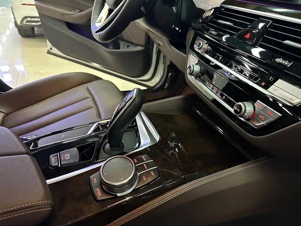 BMW 5 Series 2020 525Li Luxury Package купить на сайте DeffCars